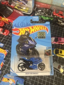 Hot Wheels BLUE DUCATI 1199 PANIGALE 58/250 HW MOTO 2/5 Factory Sealed Protector - Picture 1 of 6