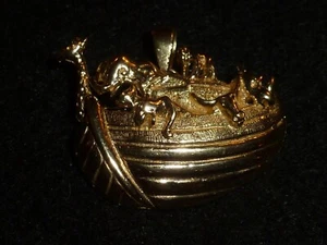 FANCY/LARGE 10K SOLID YELLOW GOLD DETAILED NOAHS ARK PENDANT/BROOCH - 6.51 GRAMS - Picture 1 of 7