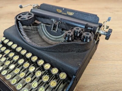 Royal Signet / Junior / Mercury / Companion / Varsity Schreibmaschinenfüße - Bild 1 von 4