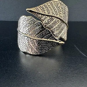 Vintage goldfarbener klobiger Verschluss 2,9 Unzen Blattmuster Statement Stück Armreif Armband - Bild 1 von 9