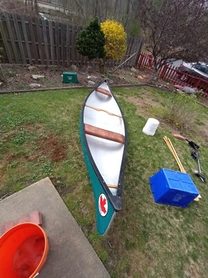 15' Aluminum Canoe used/oars/motor/new cushion's/red, minor to marks  - Image 1 of 4
