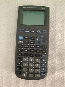 TEXAS INSTRUMENTS - Calculatrice Scientifique Texas Instruments Ti 82 - Photo 1/9