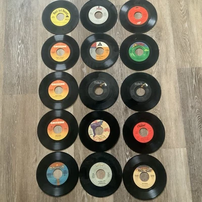 Lot 15 45rpm Vinyl Records 7” Vtg Rock Elton John, Pink Floyd, Kenny Loggins D - Image 1 of 4