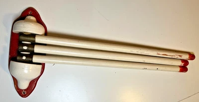 Antiguo estante de secado de ropa plegable vintage de montaje en pared rojo blanco madera años 50 Foto 1 de 4