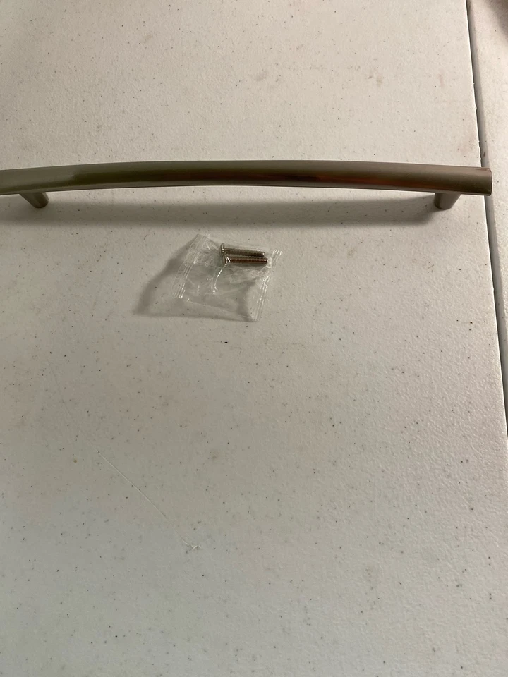 Berenson 2306-4BPN-P Prado Barra Curvada Manija de Gabinete/Tirador de Cajón - Nick Cepillado Foto 1 de 1