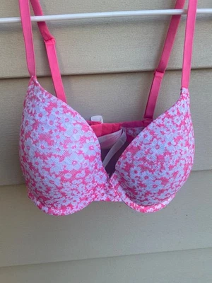 Victoria's Secret Wear Everywhere Lightly Lined 32DD Pink White Daisy Lace - Image 1 of 4