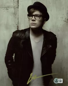PATRICK STUMP SIGNED HANDSIGNIERT 8x10 FOTO LEADSÄNGER FALL OUT BOY BECKETT BAS - Bild 1 von 2
