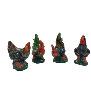 Juego de 4 estatuillas de gallos de cerámica pintadas a mano de colección de granja - Imagen 1 de 14
