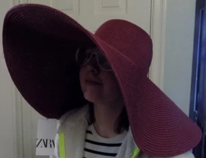 ZARA breite Krempe Flappy Classic Raffia Strohhut Himbeere Burgund Neu mit Etikett Gr. S SÜSS! - Bild 1 von 9