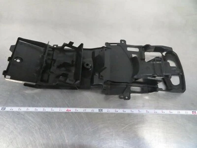 EB817 2018 18 SUZUKI GSXR 750 GUARDABARROS TRASERO INTERIOR CAJA DE BATERÍA Foto 1 de 4