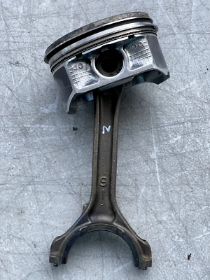 2013 NISSAN NV2500 ENGINE PISTON W/ CONNECTING ROD OEM - Image 1 of 4