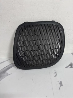 Honda CR-V CRV 1999-2001 lado izquierdo del conductor puerta delantera altavoz cubierta gris  Foto 1 de 4