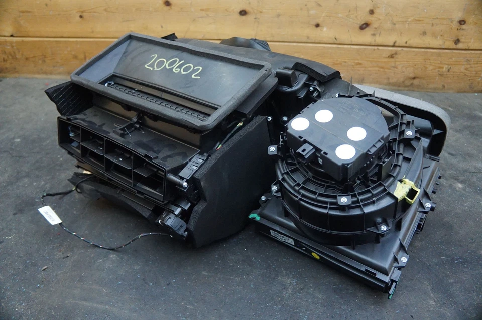 Caja de motor soplador núcleo calefactor 4S1820005D 4S1820021 Audi R8 Lms GT4 2018 *Nota Foto 1 de 4