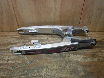 Brazo basculante RMZ450 A 2008 Suzuki RMZ 450 2009 2010 2011 2012 brazo trasero OEM Foto 1 de 4