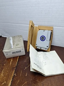 NOS Allen Bradley, 42DRU-5200, Polarized Retro Photohead Photo Sensor Switch - Picture 1 of 5