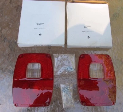 Par de lentes de luz trasera giratoria NORS 1967-1988 Ford Trucks D3TZ-13450-B EE. UU.  Foto 1 de 4