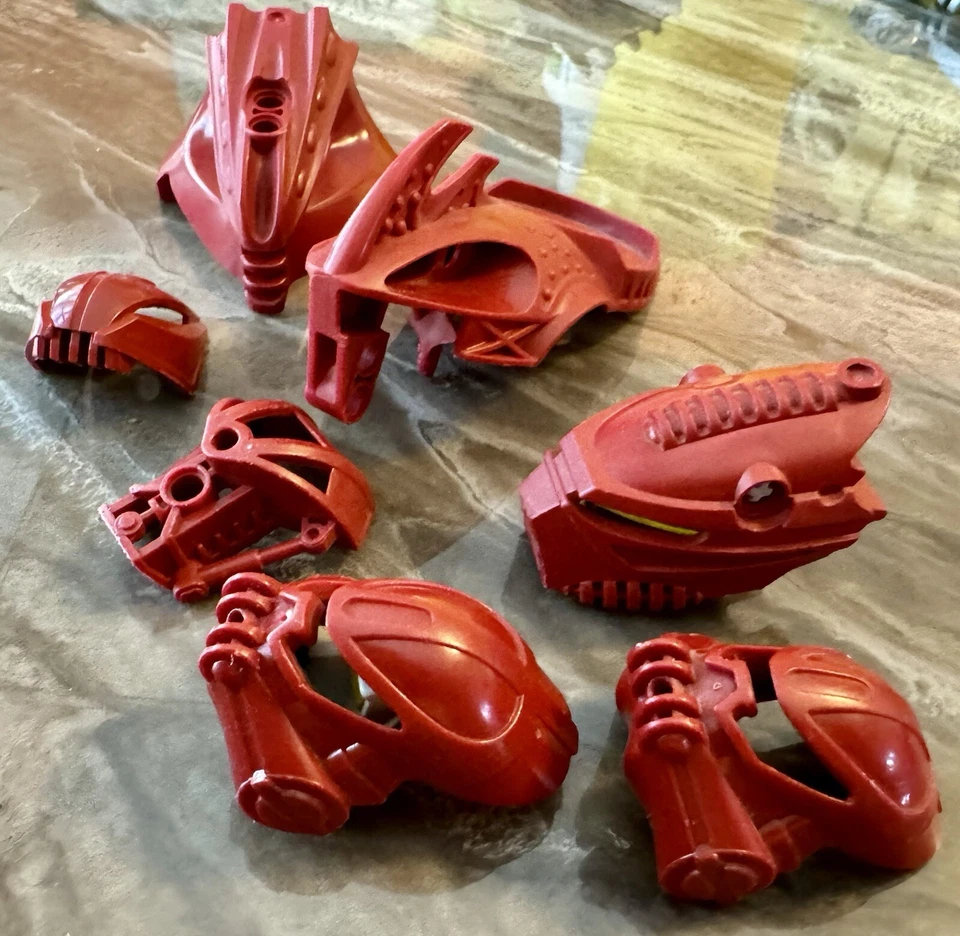 Lote de máscaras LEGO Bionicles Toa Vakoma Metru Huna vermelho escuro - Imagem 1 de 4