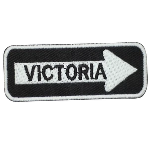 Parche de señales de tráfico Victoria hierro bordado en costura en parche para ropa 7,5x3 cm - Imagen 1 de 1