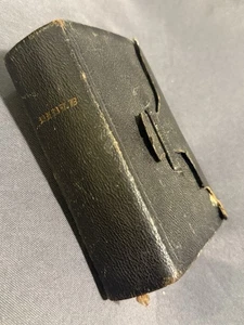 Antique Leather Bound Diminutive 1866 Holy Bible wallet binding cover - Imagen 1 de 15