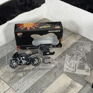 Ducati Desmosedici Valencia Rossi MotoGP GP 11 Valencia 2010 Minichamps Limited - Picture 1 of 24