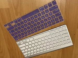 Apple A1314 Bluetooth Wireless Magic Keyboard Genuine + Silicone Cover AA x 2 - Picture 1 of 12