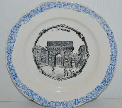 -PETITE ASSIETTE CERAMIQUE ANCIENNE VILLE DE MONTPELLIER BORDURE BLEUE - Photo 1/4