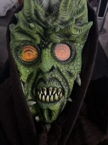 Brand New With Tags Very Cool Hologram Eyes Green Monster - Picture 1 of 2