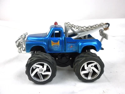 Freeways Towing 1/32 Diecast Friction Monster Tow Wrecker Tow Truck - Image 1 of 4