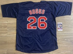 WADE BOGGS SIGNED BOSTON RED SOX JERSEY #26 BOSTON LEGEND HOF AUTOGRAPH COA JSA - Picture 1 of 6