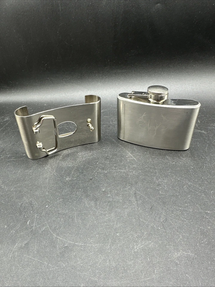 2 oz. Frasco con Cruz de Hierro Metal Hebilla de Cinturón Extraíble Bebida Alcohólica Foto 1 de 4