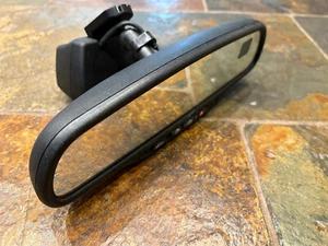 2007-2014 CADILLAC ESCALADE Rear View Mirror Temp Compass Auto High Beam - Picture 1 of 10
