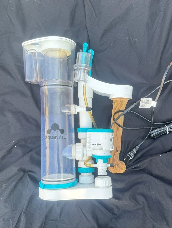 Seachem - AquaVitro - Division 250 Protein Skimmer - Usado Foto 1 de 1