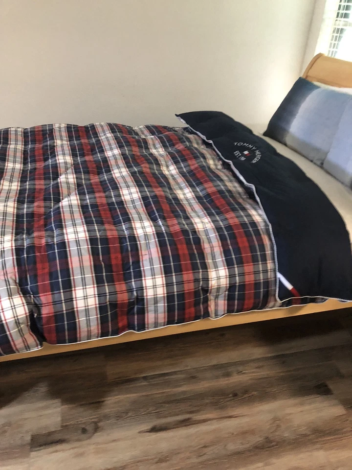 TOMMY HILFIGER EDREDÓN DE PLUMÓN A CUADROS AZUL ROJO DOBLE TALLA 62X86" ESPALDA AZUL NUEVO SIN ETIQUETAS Foto 1 de 4
