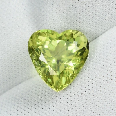 3,26 ct ALLURING _MEJOR GRADO AMARILLO VERDE CORAZÓN APATITA NATURAL Ver Vdo 4572 DR Foto 1 de 3