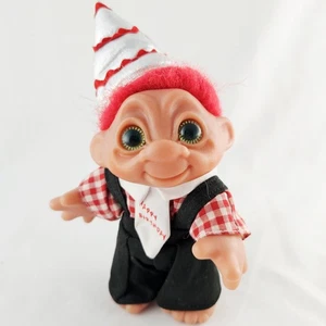 Muñeca Troll Feliz Cumpleaños DAM De Colección 1984 Pelo Rojo Dorado Ojos Brillantes con Sombrero - Imagen 1 de 11