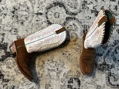 Ariat Cowgirl ‘Derby’ Suede Boots Turquoise/White Leather Womens Size 7.5 B - Image 1 of 4