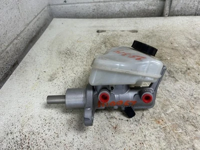 2016 沃尔沃 XC90 原始设备制造商制动主缸部件号 31381417 — 第 1/4 张图片