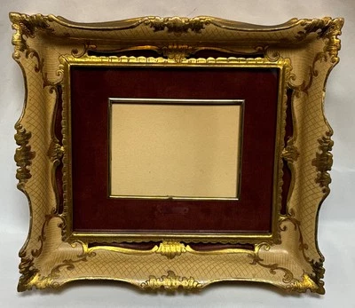 Vintage Italiano Dourado Esculpido em Madeira Maciça Miniatura Pequena Itália - Imagem 1 de 4