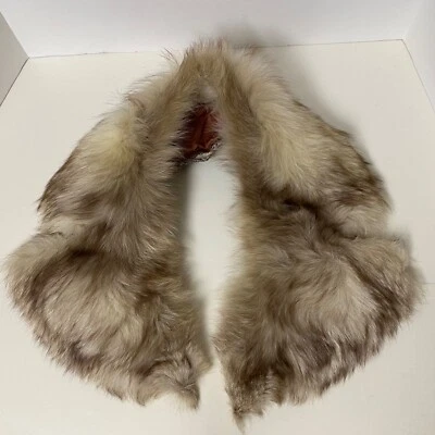 COLAR DE PELE DE RAPOSA VINTAGE - DÉCADA DE 1950 - Forro de cetim • Entalhado • Macio! - Imagem 1 de 4