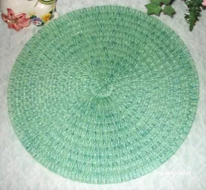 Green Textured Woven Placemats 15" Round - Set of 4 - Pier 1 Imports - New - Picture 1 of 4