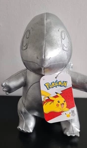 Offizielles Pokemon - Silver Charmander - Sammlerstück Plüsch - 25th Anniversary - Neu mit Etikett - Bild 1 von 4
