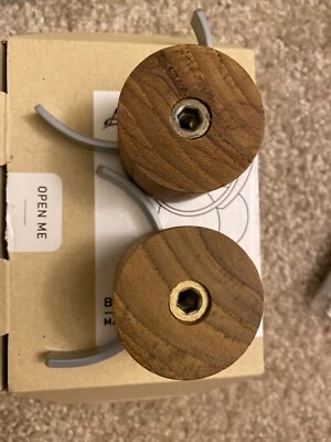  Ganchos de pared de madera - Gancho de abrigo montado en paredes de madera, sombrero decorativo teca negro Foto 1 de 4