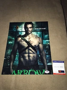 STEPHEN AMELL SIGNED THE ARROW 11X14 PHOTO AUTO PSA DNA COA HOT RARE - Picture 1 of 3