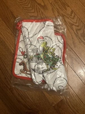 The Grinch Christmas Oven Mitt & Potholder Set - Williams Sonoma - New - Image 1 of 4