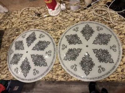 2 винтажных потолочных светильника матовое белое стекло черные акценты середина века - Изображение 1 из 4