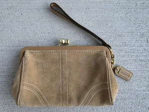👜 Vintage 1984 Coach Soho Suede Kisslock Wristlet Bag - Bild 1 von 5