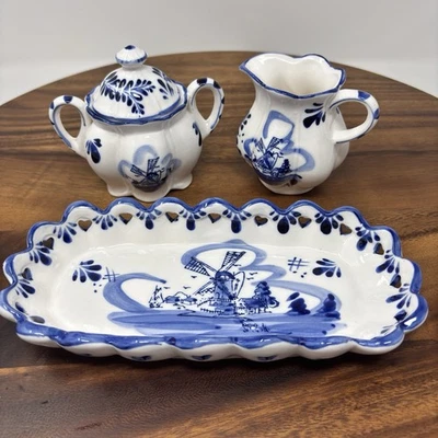 Azúcar y crema pintada a mano azul holandés Delft en bandeja recortada de corazón (Holanda) Foto 1 de 4