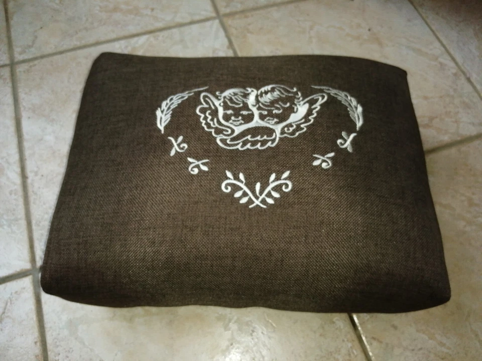 AR- Petit Tabouret banc Repose Pieds Décor angelots brodé  - Photo 1/4