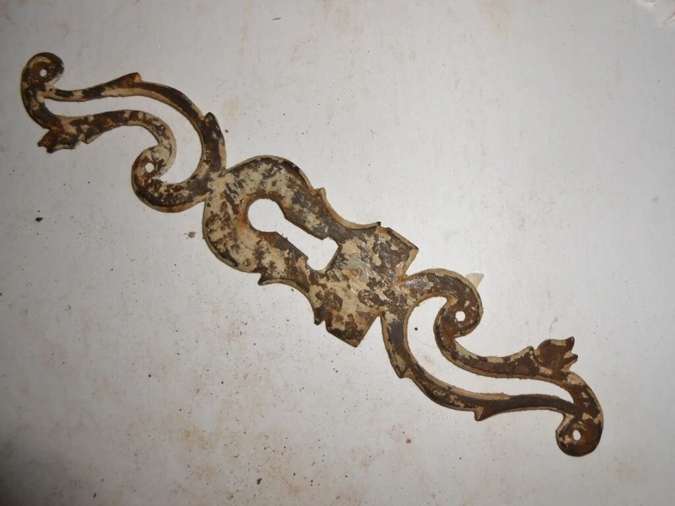  Ornement Entrée de Serrure métal fer armoire ancienne restauration  porte - Photo 1/1