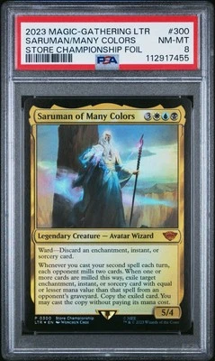 PSA 8 Saruman di molti colori (0300) - FOIL PROMO Store Championship MTG - Immagine 1 di 2